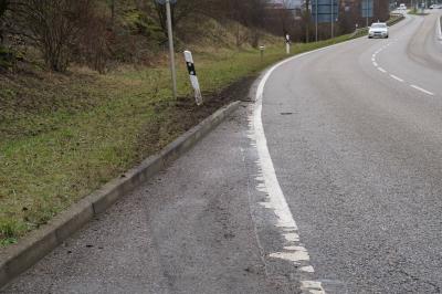 Pforzheim: schwerer Verkehrsunfall mit einem Betonmischer der umgekippt ist - eine Verletzte Person